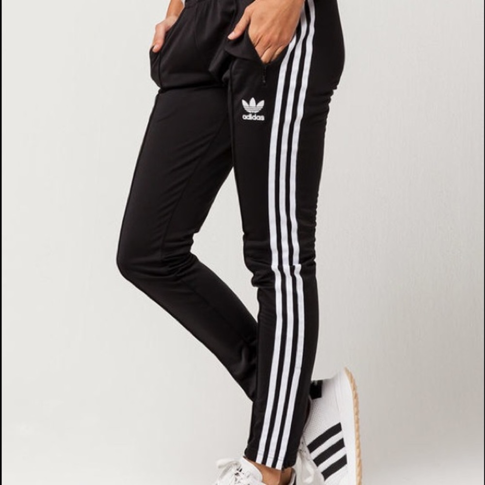 Woman adidas pants
